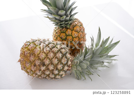 新鮮なパイナップル 123258891