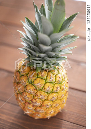 新鮮なパイナップルの写真素材 [123258915] - PIXTA
