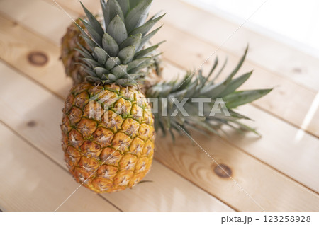 新鮮なパイナップル 新鮮なパイナップル 123258928