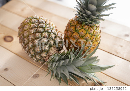 新鮮なパイナップル 123258932