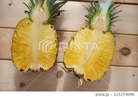 カットしたパイナップル 123259090
