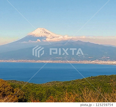 富士山と青空風景 123259754