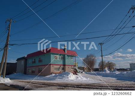 古い家と雪 古い家と雪 123260662