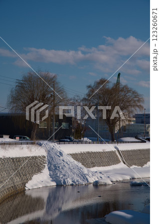冬の川 123260671