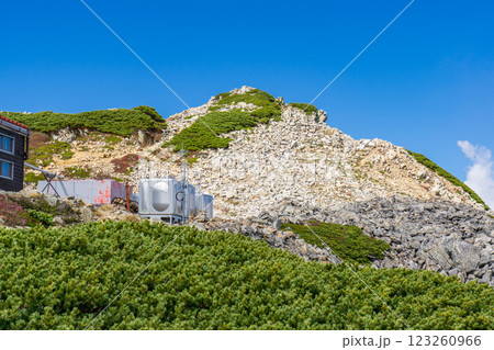大天井岳の山頂　北アルプス表銀座縦走の槍ヶ岳登山 123260966