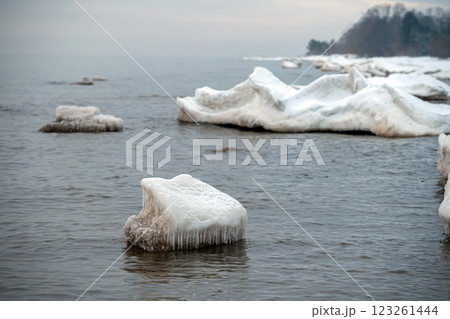 Seascape depicting landscape of Baltic sea and beach with ice and snow formations Seascape depicting landscape of Baltic sea and beach with ice and snow formations 123261444