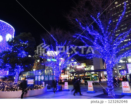 【東京の繁華街】　総武線の錦糸町駅前 123262046