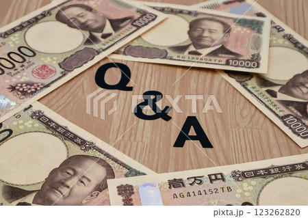 日本の新一万円札とQ&A 日本の新一万円札とQ&A 123262820