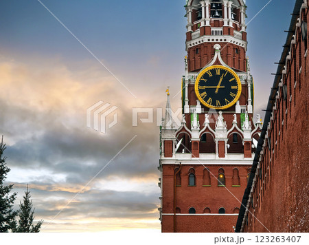 The Spasskaya Clock Tower stands proudly against the backdrop of Moscow's evening sky The Spasskaya Clock Tower stands proudly against the backdrop of Moscow's evening sky 123263407