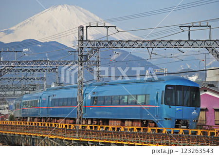 小田急小田原線　新松田－渋沢　小田急　60000形　はこね　あさぎり　MSE 123263543