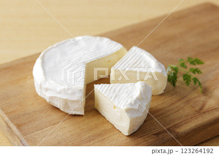 カマンベールチーズ 123264192