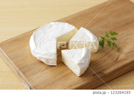 カマンベールチーズ カマンベールチーズ 123264193