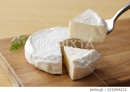 カマンベールチーズ 123264212