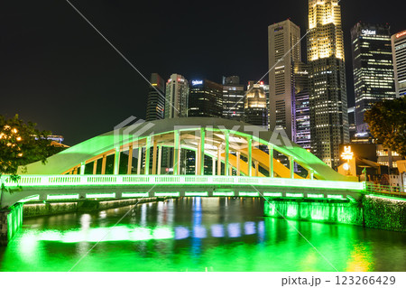 Night view of the Elgin Bridge in Civic District, Singapore, a vehicular box-girder bridge across the Singapore River, with a background of Financial District skyscrapers. 123266429