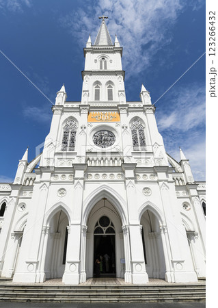 The CHIJMES Hall in Singapore is a historical building in the early Gothic Revival style, former catholic monastery Catholic convent, now a function hall and wedding venue. 123266432