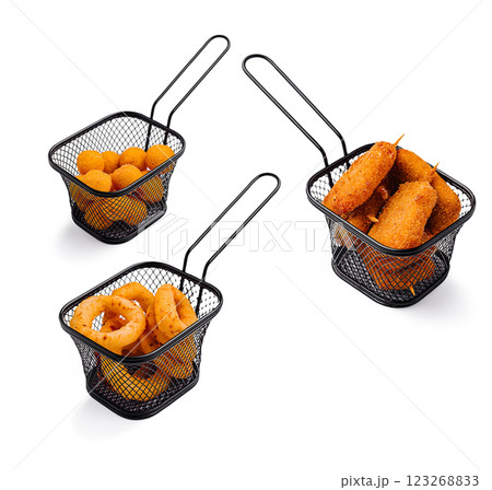Delicious fried snacks in small baskets served at a party Delicious fried snacks in small baskets served at a party 123268833