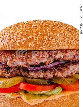 Juicy burger with fresh toppings perfect for a summer meal 123268973