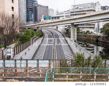 「日本橋区間地下化事業」に伴い2025年4月から長期通行止めとなる首都高速八重洲線 「日本橋区間地下化事業」に伴い2025年4月から長期通行止めとなる首都高速八重洲線 123269061