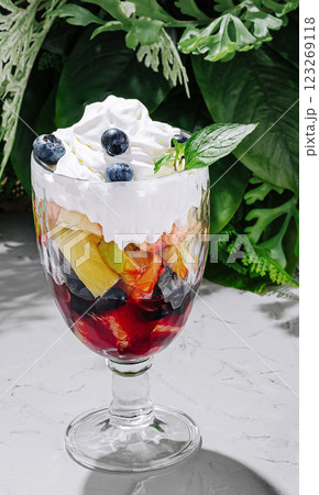 Refreshing dessert cup filled with fresh fruits and cream 123269118