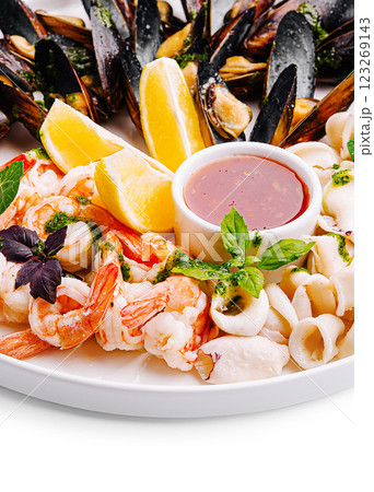 Fresh seafood platter featuring shrimp, mussels, and dipping sauce 123269143