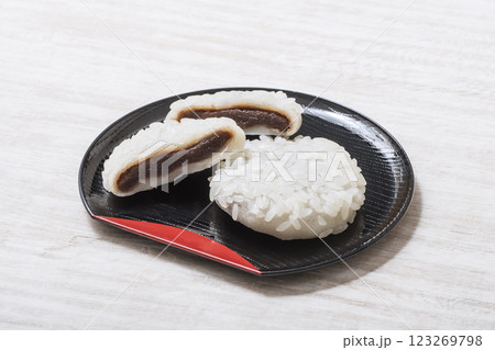 まつかさ餅 郷土菓子 三重県の和菓子 伊勢相可名物 お餅の和菓子 まつかさ餅 郷土菓子 三重県の和菓子 伊勢相可名物 お餅の和菓子 123269798