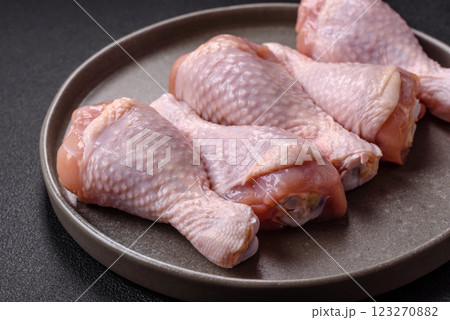 Raw chicken legs with salt, spices and herbs 123270882