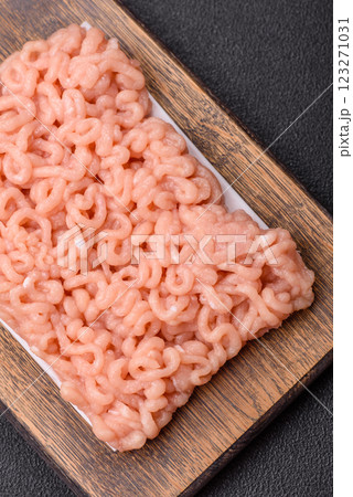 Raw minced chicken with salt, spices and herbs Raw minced chicken with salt, spices and herbs 123271031