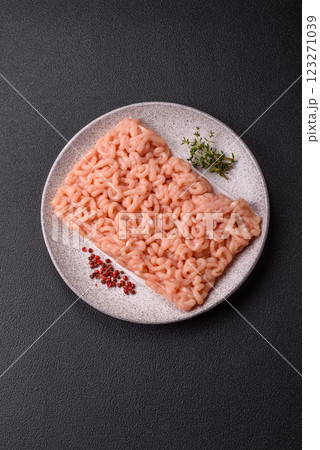 Raw minced chicken with salt, spices and herbs Raw minced chicken with salt, spices and herbs 123271039