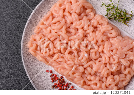 Raw minced chicken with salt, spices and herbs 123271041