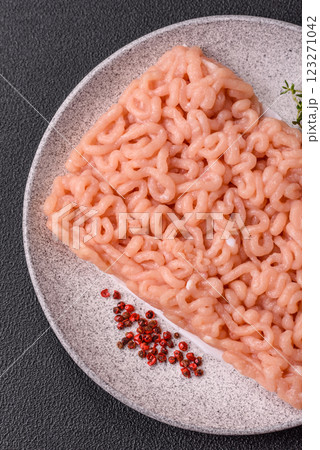Raw minced chicken with salt, spices and herbs Raw minced chicken with salt, spices and herbs 123271042
