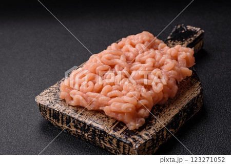 Raw minced chicken with salt, spices and herbs 123271052