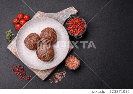 Beef burger patties with salt, spices and herbs Beef burger patties with salt, spices and herbs 123271083