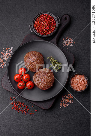Beef burger patties with salt, spices and herbs Beef burger patties with salt, spices and herbs 123271096