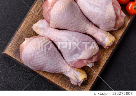 Raw chicken or turkey legs with salt, spices and herbs 123273807