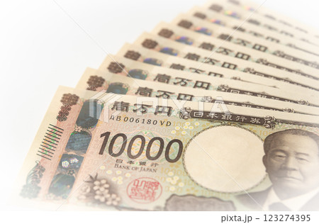 10万円の現金 一万円札紙幣 経済対策の給付 新札 10万円の現金 一万円札紙幣 経済対策の給付 新札 123274395