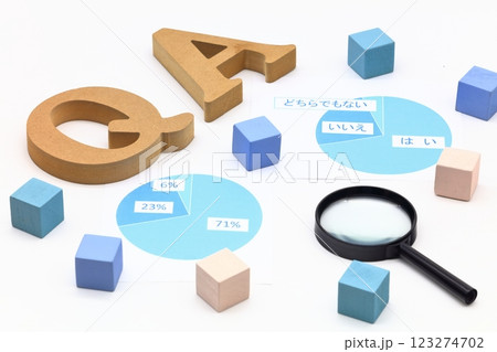虫眼鏡とグラフのイメージ 123274702