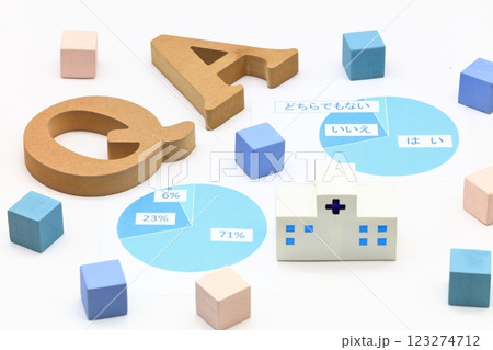 病院とグラフのイメージ 病院とグラフのイメージ 123274712