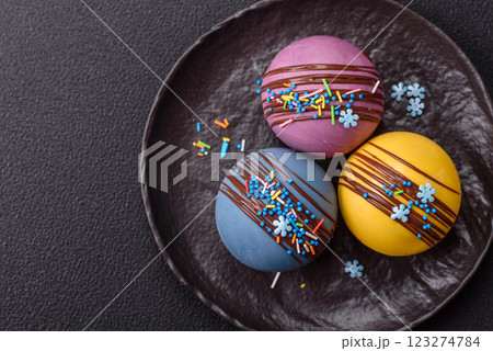 Sweet cocoa bombs with marshmallows and chocolate 123274784