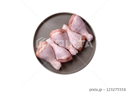Raw chicken legs with salt, spices and herbs 123275558