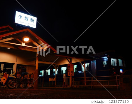 夜の小坂鉄道レールパークにて 123277130