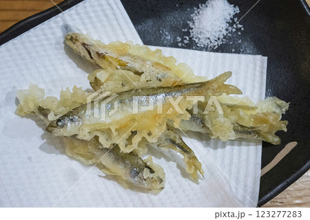 わかさぎの天ぷら 123277283