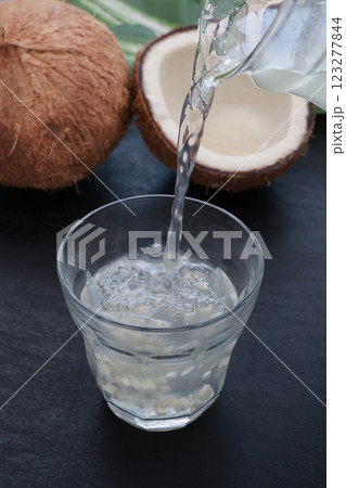 ココナッツジュース 123277844