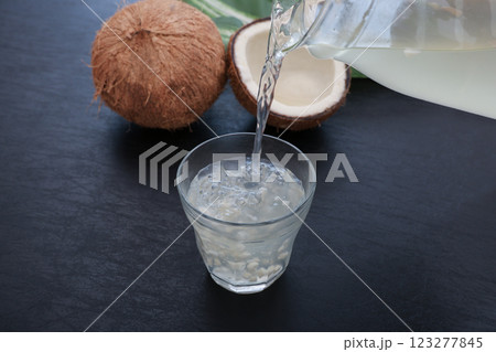 ココナッツジュース ココナッツジュース 123277845