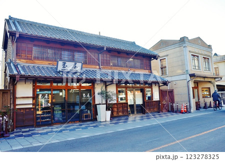 レトロな川越の街並み レトロな川越の街並み 123278325