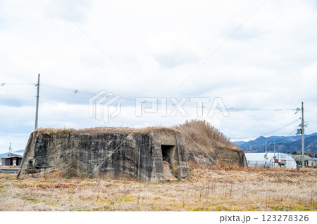 柳本飛行場跡北側防空壕跡の景色 123278326