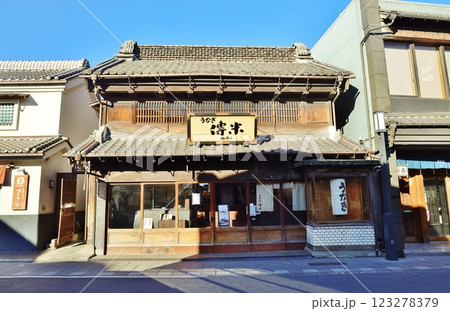 朝の川越商店街 朝の川越商店街 123278379