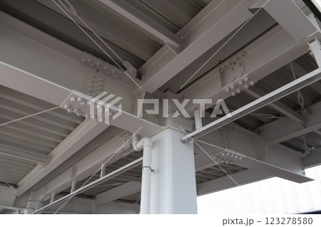 鉄骨構造の施設 123278580