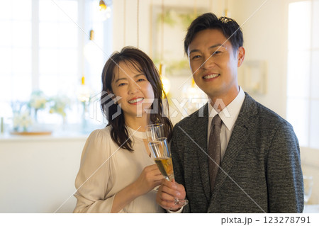 デートする40代カップル  　　 123278791