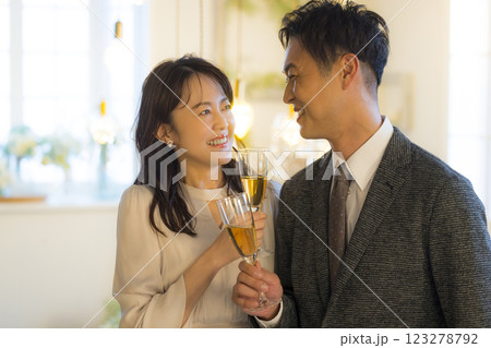 デートする40代カップル  　　 123278792