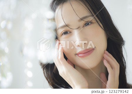 若い女性、ビューティーイメージ　 123279142